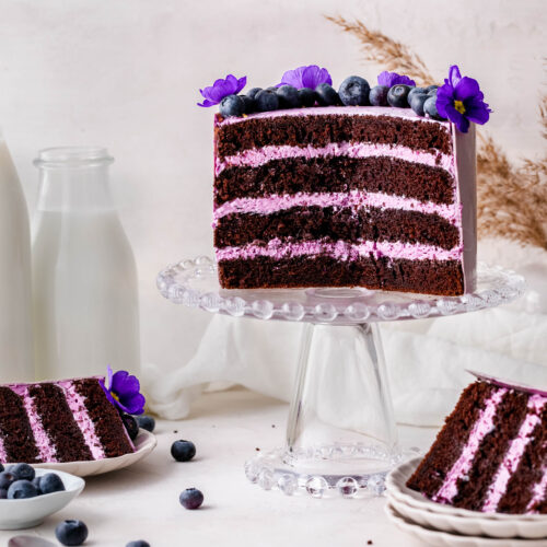 Blueberry Chocolate Cake= Can you believe?this cake has NO food coloring at  all, it's natural color from fresh Blueberries #whippedcreamcake, video  recipe links below~ : r/Baking