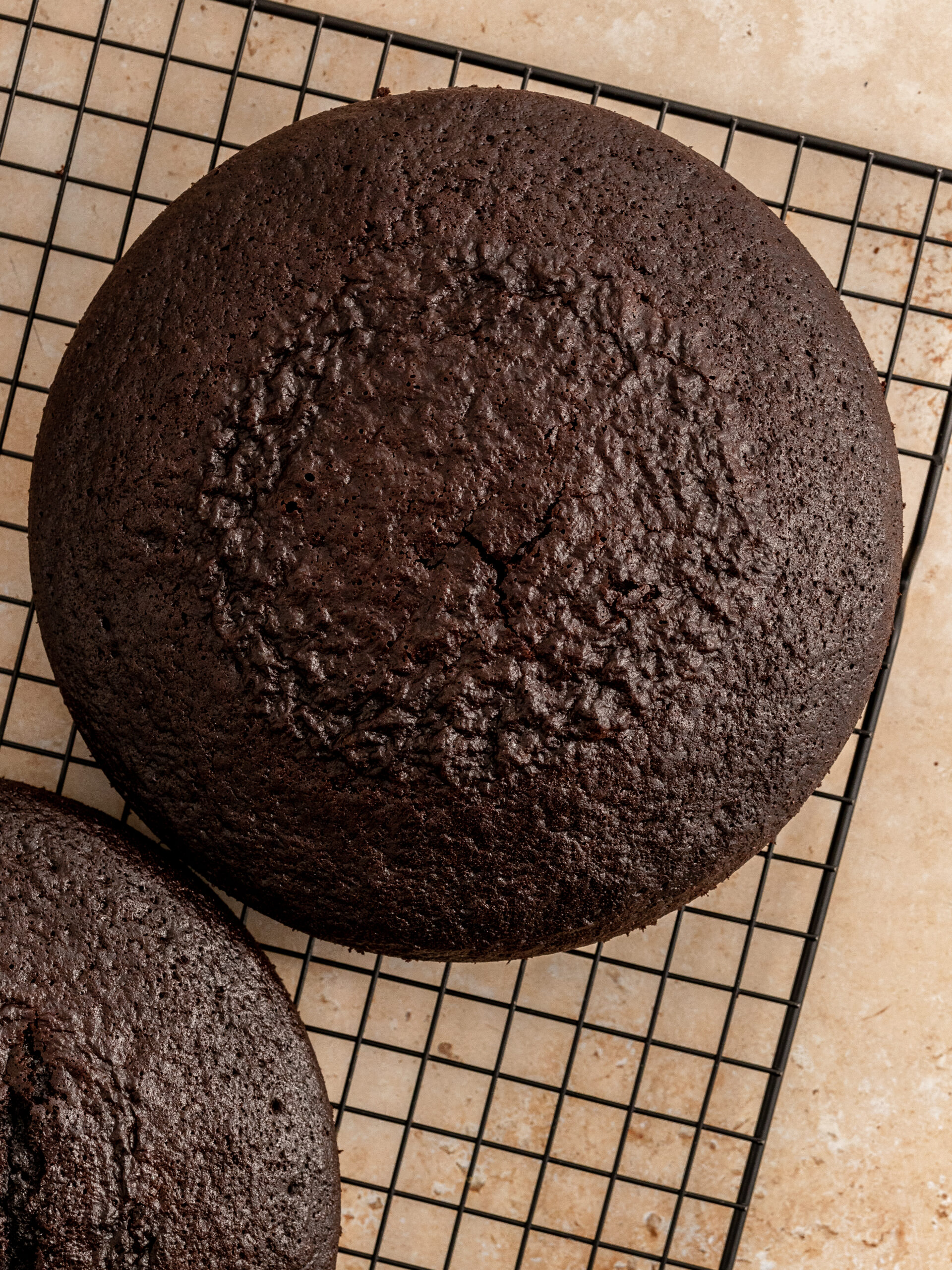 The finished baked cake layer cooling down on a cooling rack.