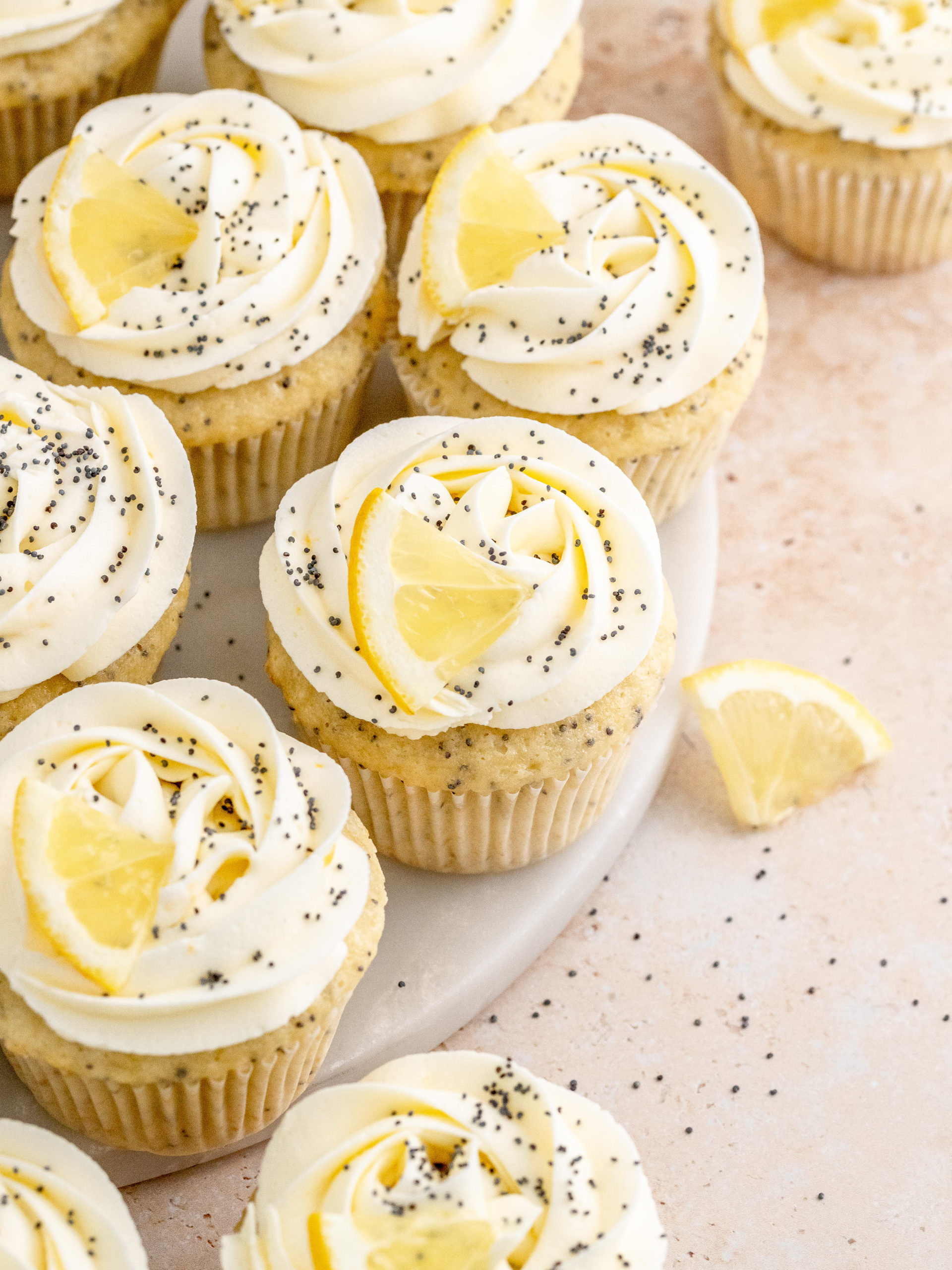 Cupcakes med citron og valmuefrø