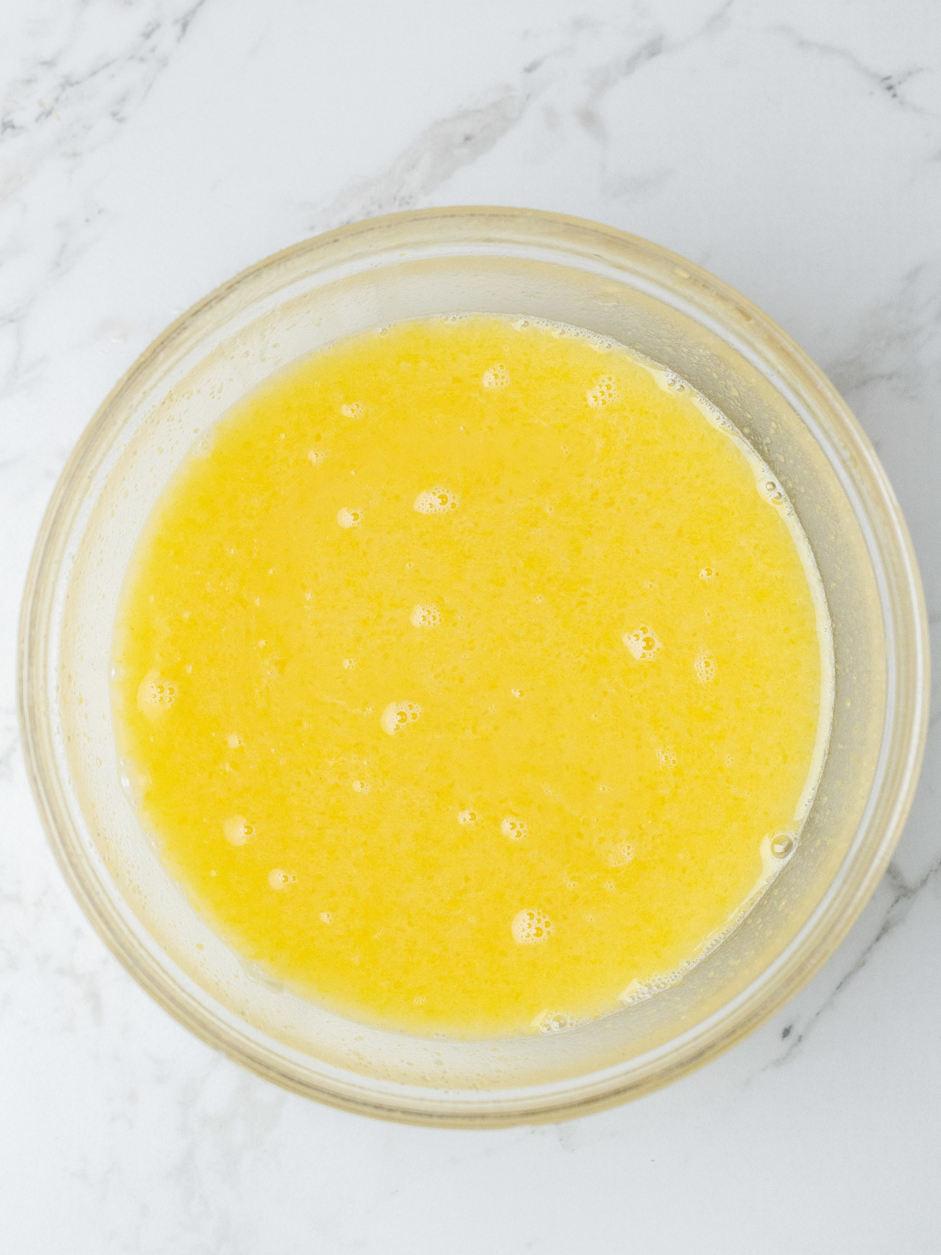 Citronsyltetøj i en skål