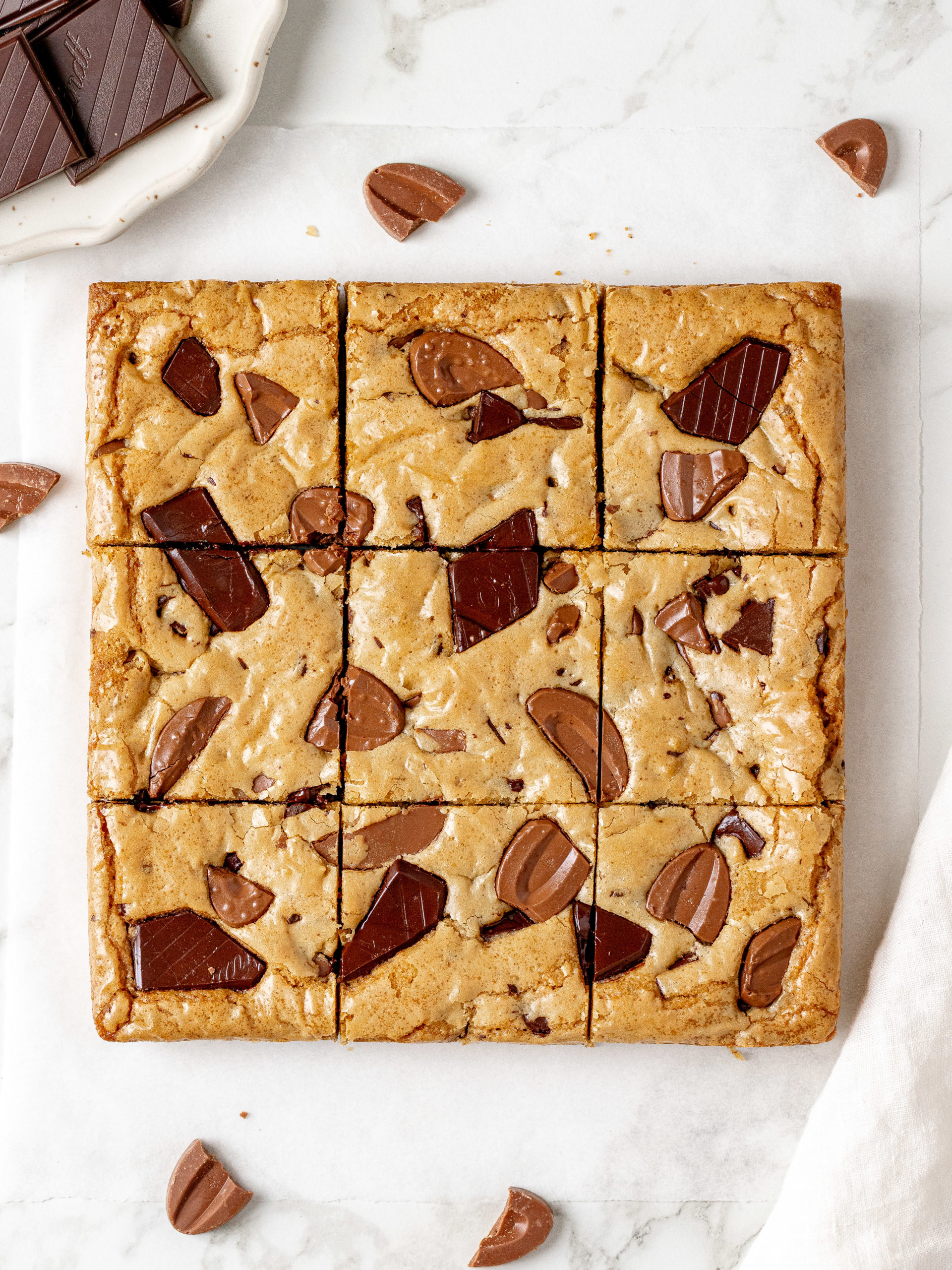 brown butter blondies with crispy edges and chocolate chunks